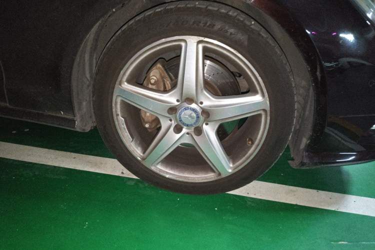 Used Mercedes-Benz CLS 2012 CLS 350 CGI Right Front Wheel Hub