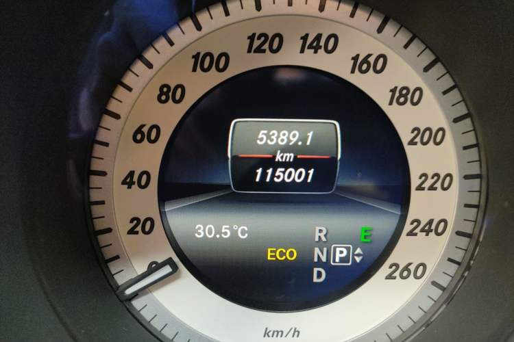 Used Mercedes-Benz CLS 2012 CLS 300 CGI Odometer Close Up