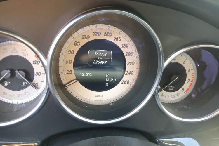 Used Mercedes-Benz CLS 2012 CLS 300 CGI Odometer Close Up