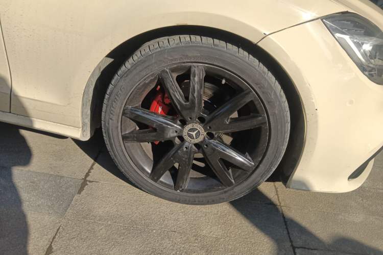 Used Mercedes-Benz CLS 2012 CLS 300 CGI Right Front Wheel Hub
