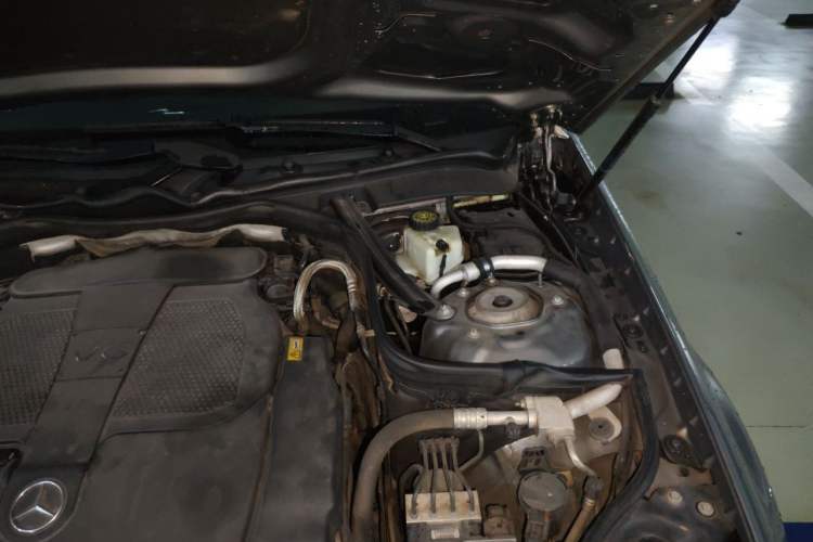Used Mercedes-Benz CLS 2012 CLS 300 CGI Engine Bay Left