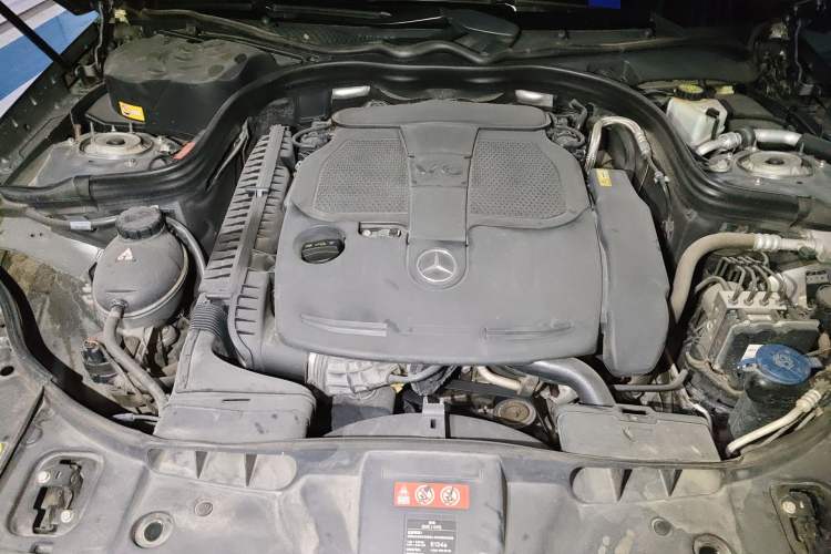 Used Mercedes-Benz CLS 2012 CLS 300 CGI Engine Bay
