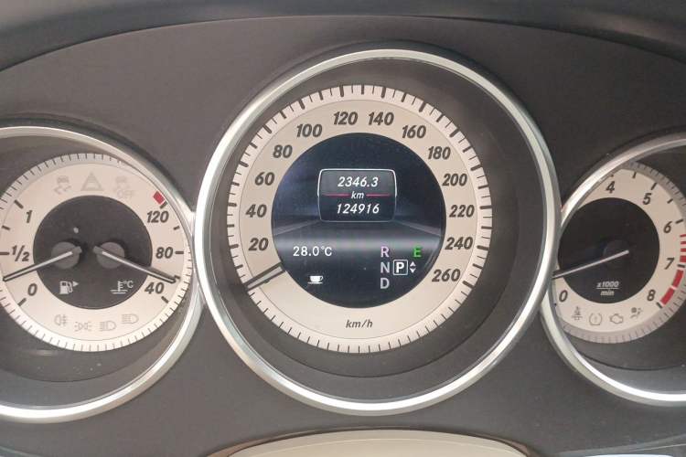 Used Mercedes-Benz CLS 2012 CLS 300 CGI Odometer Close Up
