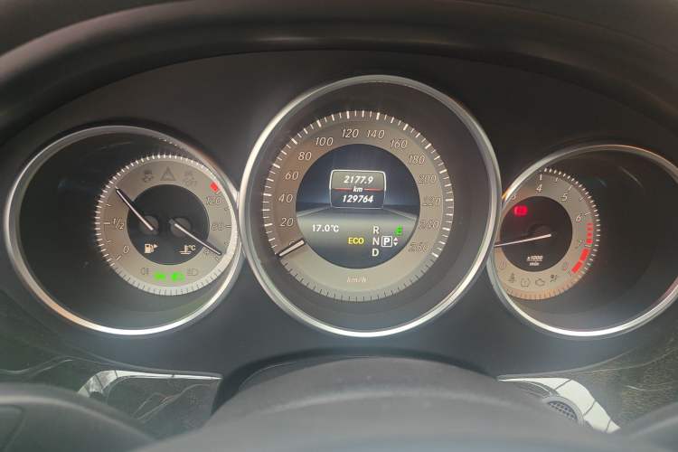 Used Mercedes-Benz CLS 2012 CLS 300 CGI Odometer Close Up
