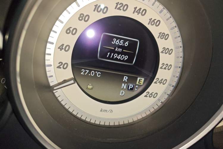 Used Mercedes-Benz CLS 2012 CLS 300 CGI Odometer Close Up