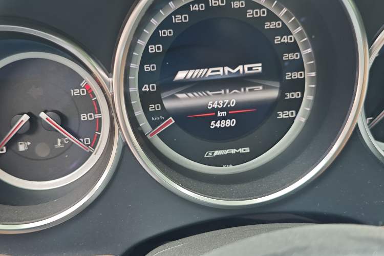 Used Mercedes-Benz CLS 2012 CLS 300 CGI Odometer Close Up