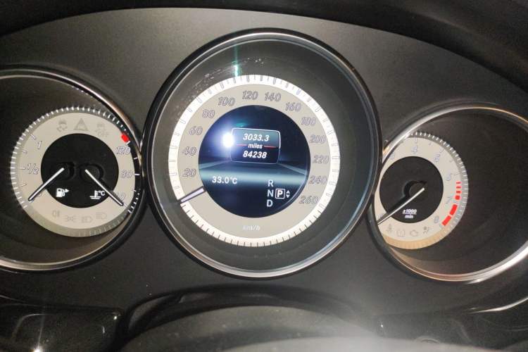 Used Mercedes-Benz CLS 2012 CLS 300 CGI Odometer Close Up