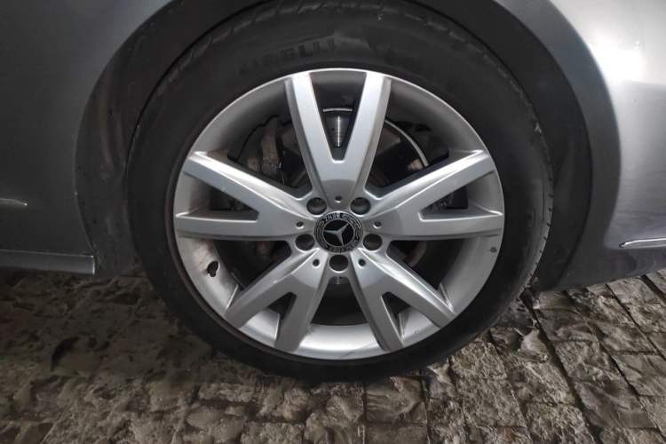 Used Mercedes-Benz CLS 2012 CLS 300 CGI Right Front Wheel Hub