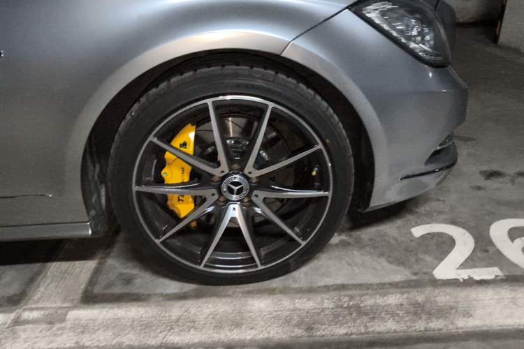 Used Mercedes-Benz CLS 2012 CLS 300 CGI Right Front Wheel Hub
