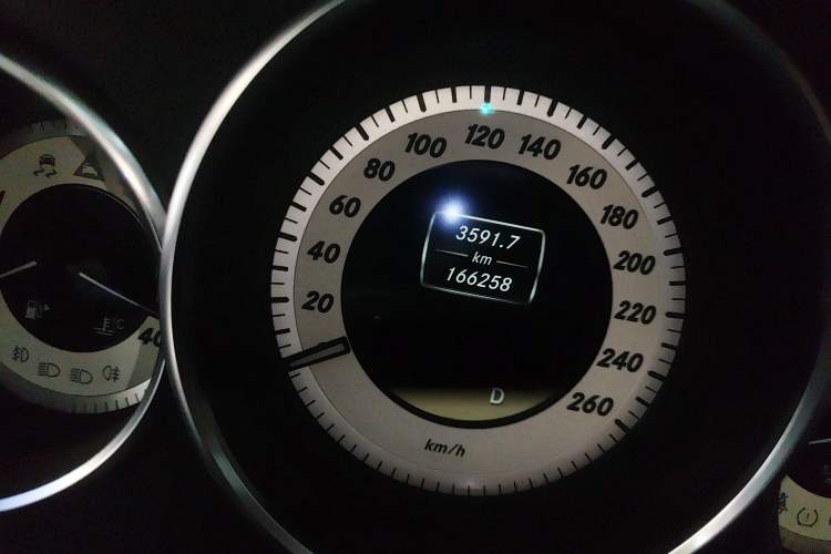Used Mercedes-Benz CLS 2012 CLS 300 CGI Odometer Close Up
