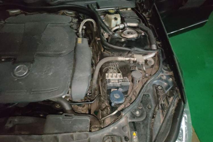 Used Mercedes-Benz CLS 2012 CLS 300 CGI Engine Bay Left