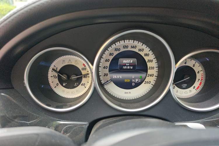 Used Mercedes-Benz CLS 2012 CLS 300 CGI Odometer Close Up