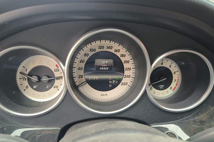 Used Mercedes-Benz CLS 2012 CLS 300 CGI Odometer Close Up