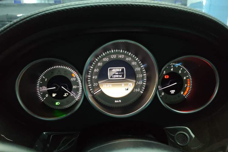 Used Mercedes-Benz CLS 2012 CLS 300 CGI Odometer Close Up