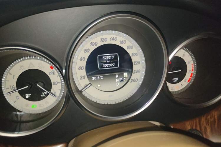 Used Mercedes-Benz CLS 2012 CLS 300 CGI Odometer Close Up