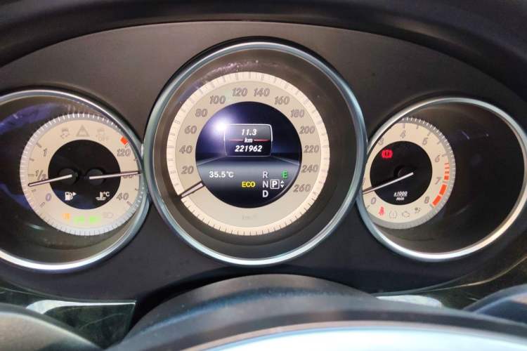 Used Mercedes-Benz CLS 2012 CLS 300 CGI Odometer Close Up