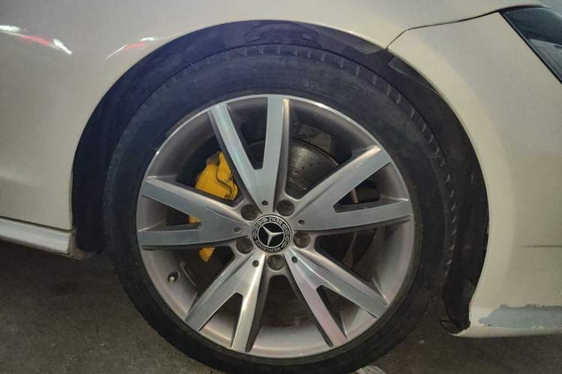 Used Mercedes-Benz CLS 2012 CLS 300 CGI Right Front Wheel Hub