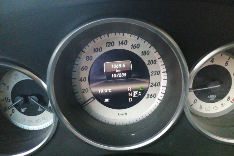 Used Mercedes-Benz CLS 2012 CLS 300 CGI Odometer Close Up