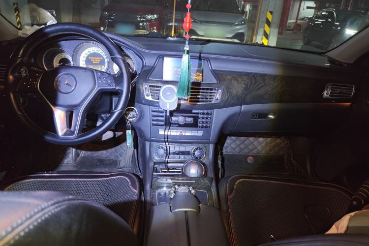 Used Mercedes-Benz CLS 2012 CLS 300 CGI Center Console