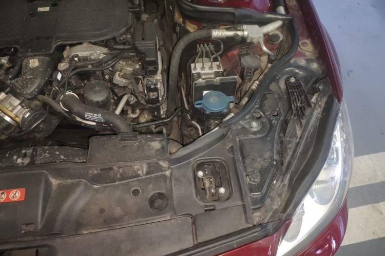 Used Mercedes-Benz CLS 2012 CLS 300 CGI Engine Bay Left