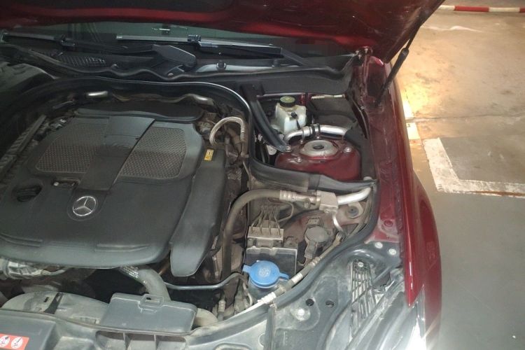 Used Mercedes-Benz CLS 2012 CLS 350 CGI Engine Bay Left