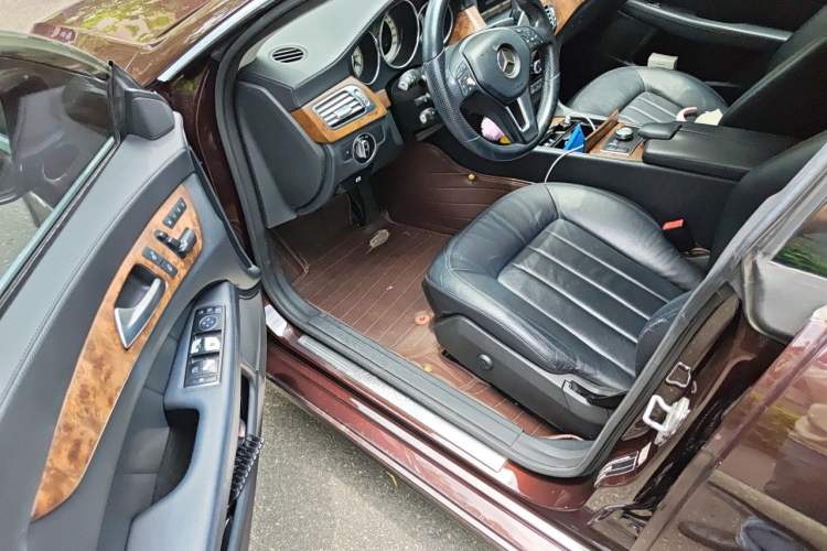 Used Mercedes-Benz CLS 2012 CLS 300 CGI Interior 3