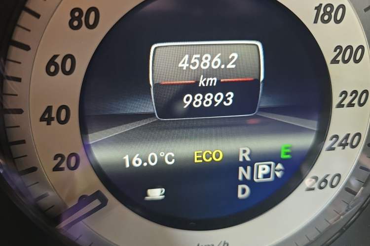 Used Mercedes-Benz CLS 2012 CLS 300 CGI Odometer Close Up