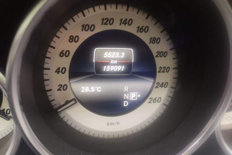 Used Mercedes-Benz CLS 2012 CLS 300 CGI Odometer Close Up