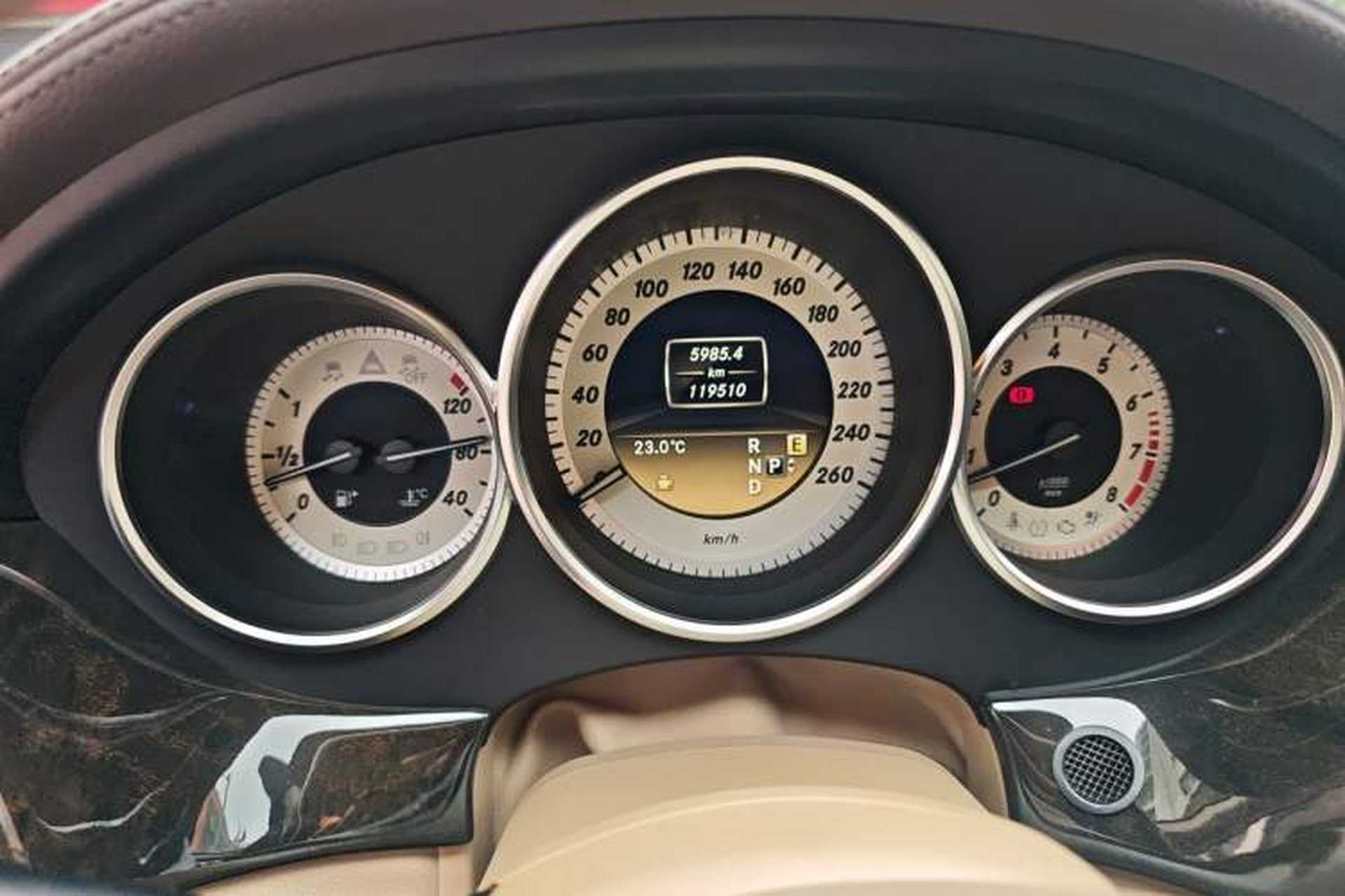 Used Mercedes-Benz CLS 2012 CLS 300 CGI Odometer Close Up