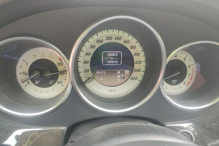 Used Mercedes-Benz CLS 2012 CLS 300 CGI Odometer Close Up