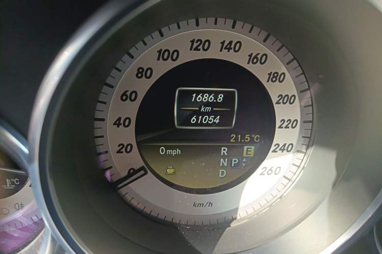 Used Mercedes-Benz CLS 2012 CLS 300 CGI Odometer Close Up