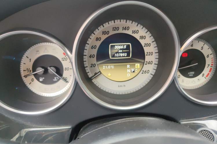 Used Mercedes-Benz CLS 2012 CLS 300 CGI Odometer Close Up