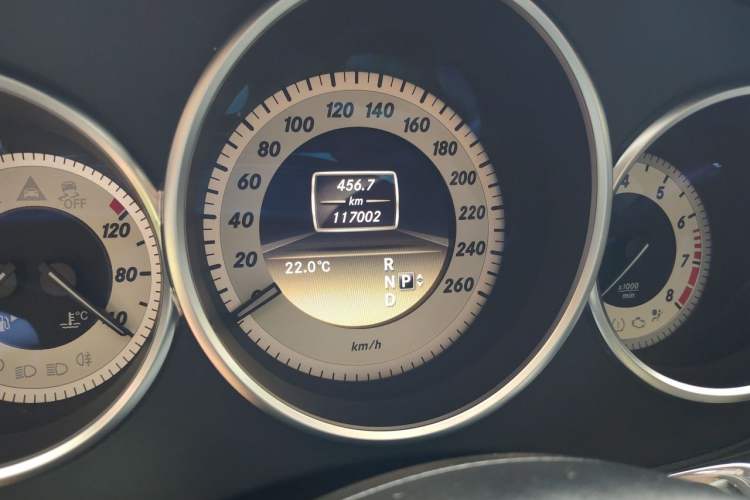 Used Mercedes-Benz CLS 2012 CLS 300 CGI Odometer Close Up