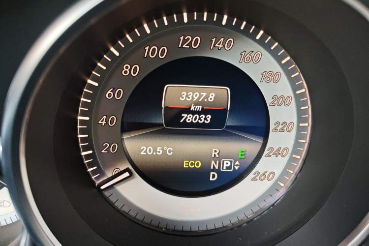 Used Mercedes-Benz CLS 2012 CLS 300 CGI Odometer Close Up