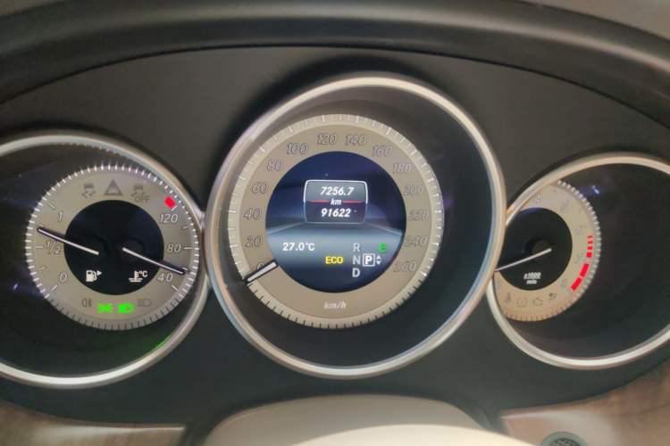 Used Mercedes-Benz CLS 2012 CLS 300 CGI Odometer Close Up
