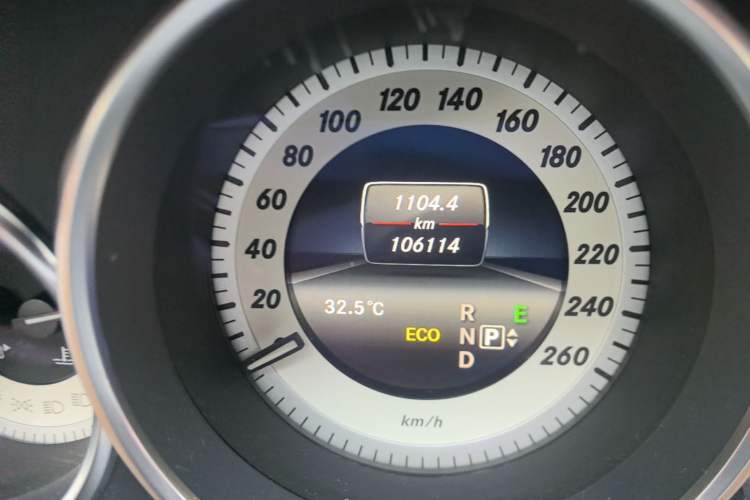 Used Mercedes-Benz CLS 2012 CLS 300 CGI Odometer Close Up