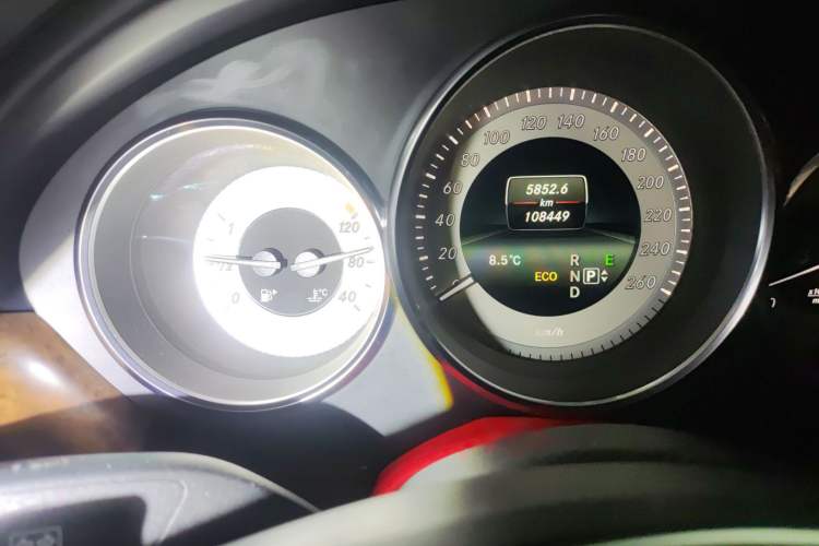 Used Mercedes-Benz CLS 2012 CLS 300 CGI Odometer Close Up