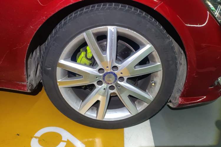 Used Mercedes-Benz CLS 2012 CLS 300 CGI Right Front Wheel Hub