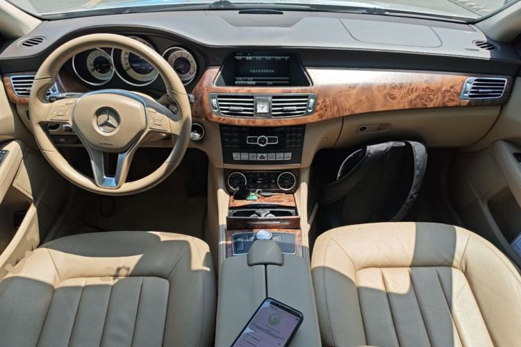 Used Mercedes-Benz CLS 2012 CLS 300 CGI Center Console