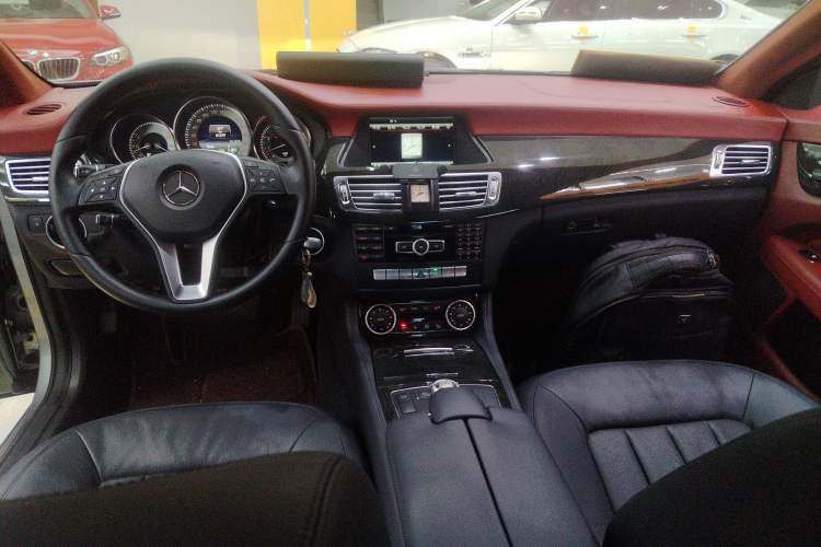 Used Mercedes-Benz CLS 2012 CLS 300 CGI Center Console