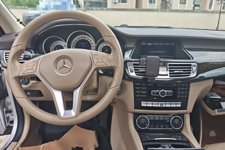 Used Mercedes-Benz CLS 2012 CLS 300 CGI Center Console