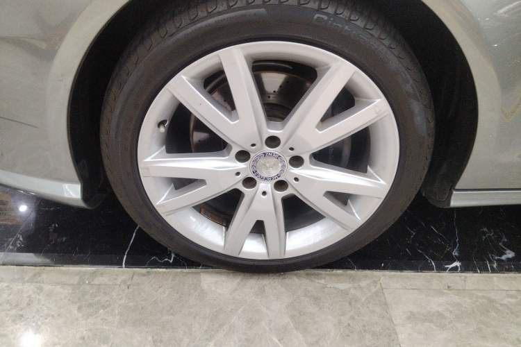 Used Mercedes-Benz CLS 2012 CLS 300 CGI Left Front Wheel Hub