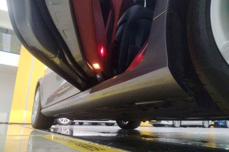 Used Mercedes-Benz CLS 2012 CLS 300 CGI Left Side Sill