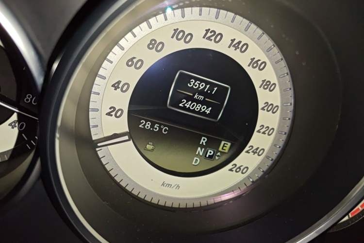 Used Mercedes-Benz CLS 2012 CLS 300 CGI Odometer Close Up