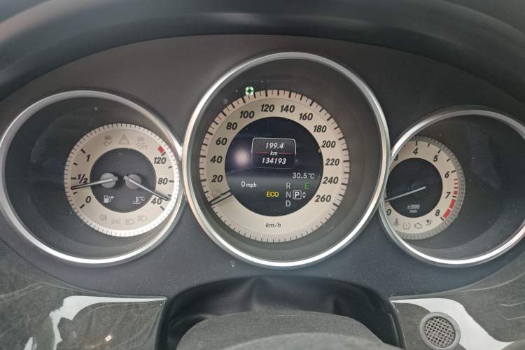Used Mercedes-Benz CLS 2012 CLS 300 CGI Odometer Close Up