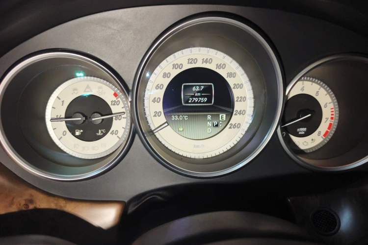 Used Mercedes-Benz CLS 2012 CLS 350 CGI Odometer Close Up