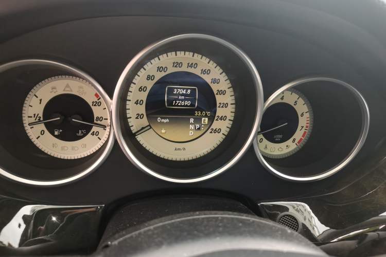 Used Mercedes-Benz CLS 2012 CLS 300 CGI Odometer Close Up