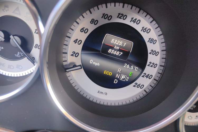 Used Mercedes-Benz CLS 2012 CLS 300 CGI Odometer Close Up