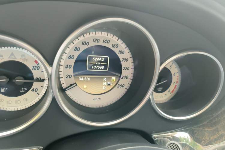 Used Mercedes-Benz CLS 2012 CLS 300 CGI Odometer Close Up