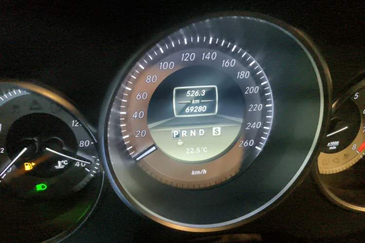 Used Mercedes-Benz CLS 2012 CLS 300 CGI Odometer Close Up